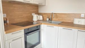 Η κουζίνα ή μικρή κουζίνα στο Homely by Sea Apartament PORTA MARE