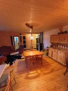 Posezení v ubytování Ô Bercail Gîte de basse montagne 7' de vercorin
