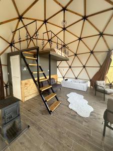 a room with a loft bed in a yurt at Antikhouse Bungalow&Cafe in Akcaabat +32 photos