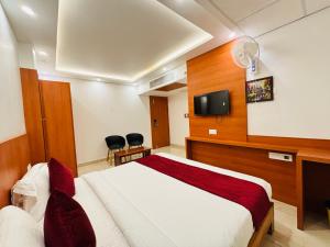 Μια τηλεόραση ή/και κέντρο ψυχαγωγίας στο Hotel Starfinch Inn +3 φωτογραφίες