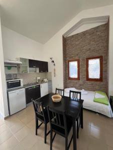 a kitchen and a dining room with a table and chairs at Liani Ammos in Ammouliani