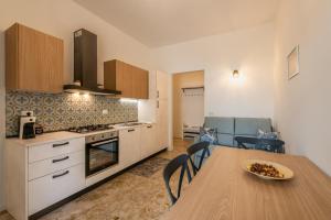 Kuchyň nebo kuchyňský kout v ubytování Conero Holiday Home - "Il Filare" + 9 fotografií