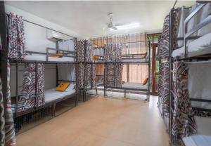 Ein Bett oder Betten in einem Zimmer der Unterkunft Hide-In Hostel Delhi