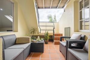 Χώρος καθιστικού στο Eyes in the Sky