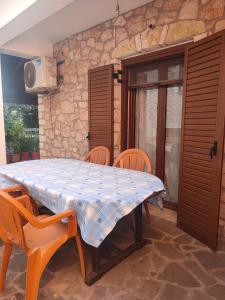 Φωτογραφία από το άλμπουμ του Apartment Shefqeti σε Εξαμίλι