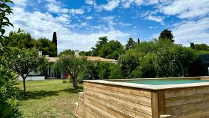 Πισίνα στο ή κοντά στο N084 - Numana, villa quadrilocale con meraviglioso giardino