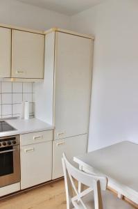 Kuchyň nebo kuchyňský kout v ubytování Römerstrasse Neuss