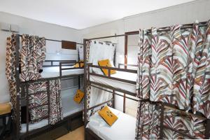 Ein Bett oder Betten in einem Zimmer der Unterkunft Hide-In Hostel Delhi