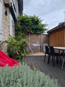 Gallery image of Artist house with piano and charming garden in Reims