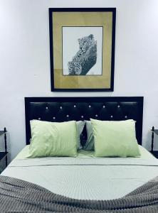 Postel nebo postele na pokoji v ubytování dar l’artiste