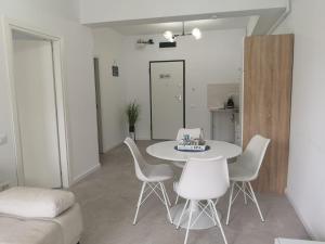Η κουζίνα ή μικρή κουζίνα στο Wave SeaView Apartment