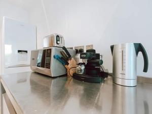 Παροχές για τσάι/καφέ στο The Sandy Studio Flat In Petersham