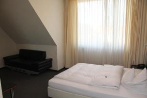 Postel nebo postele na pokoji v ubytování Hotel am Hirschgarten + 11 fotografií