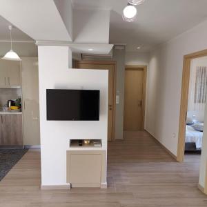 Televízia a/alebo spoločenská miestnosť v ubytovaní Depie Luxury Apartment in Pastida Rhodes