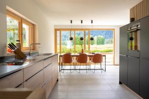 a kitchen with a table and chairs in it at Garten Chalet in Bayrischzell