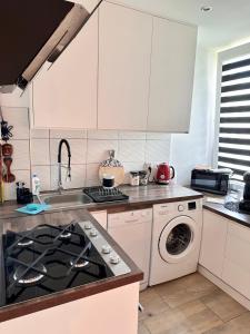 Kuchyňa alebo kuchynka v ubytovaní Apartament Centrum Chmielna 73c