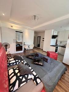Kuchyňa alebo kuchynka v ubytovaní Apartament Centrum Chmielna 73c