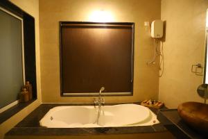 Phòng tắm tại Sixth Element -3BHK Villa with indoor private pool