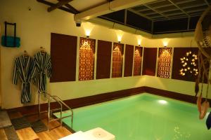 Hồ bơi trong/gần Sixth Element -3BHK Villa with indoor private pool
