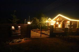 Tòa nhà nơi biệt thự tọa lạc
