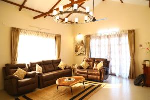 Khu vực ghế ngồi tại Sixth Element -3BHK Villa with indoor private pool