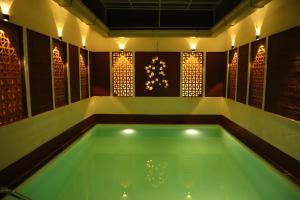 Hồ bơi trong/gần Sixth Element -3BHK Villa with indoor private pool