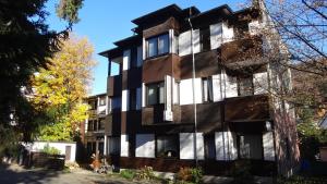 Tòa nhà nơi khách sạn tọa lạc +6 ảnh