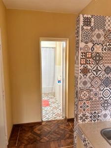 Ένα μπάνιο στο Opera Apart Suites +63 φωτογραφίες