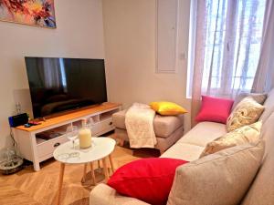 a living room with a couch and a flat screen tv at Studio 1 Sofa no Bedroom in Montpon-Ménestérol