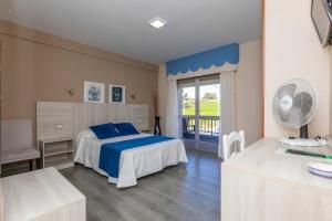 Кровать или кровати в номере Hotel Foxos
