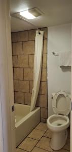 Bagno di Super 8 by Wyndham City of Moore