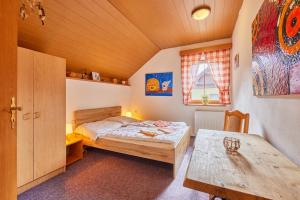 Postel nebo postele na pokoji v ubytování Horská chata 049 Prkenný Důl, Žacléř, Krkonoše