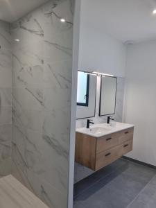 Afbeelding uit fotogalerij van Villa Ethan in Crayssac +1 foto