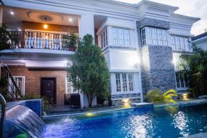 Πισίνα στο ή κοντά στο LEKKI SECRET MANSION 'n' SWIMMING POOl
