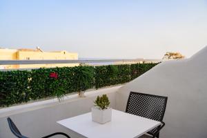 A balcony or terrace at Impressive One