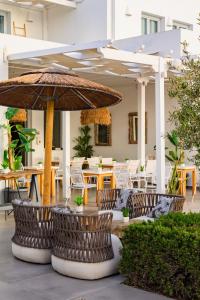 A restaurant or other place to eat at Impressive One
