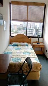 Cama o camas de una habitación en Bright Single Room With Private Toilet