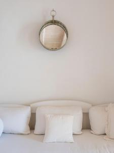 Posteľ alebo postele v izbe v ubytovaní Donum Dei Seaside Suites & Villa
