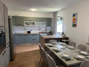 Η κουζίνα ή μικρή κουζίνα στο Holiday house Gabi Istria