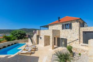 an image of a villa with a swimming pool at Villa Mare in Vinišće