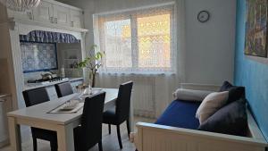 Kuchyň nebo kuchyňský kout v ubytování Blue Hole b&b Santeramo in colle e Jacuzzi Suite