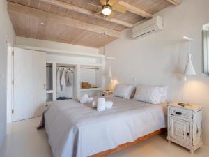Posteľ alebo postele v izbe v ubytovaní Donum Dei Seaside Suites & Villa