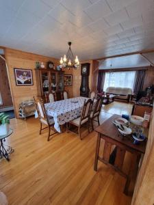Ruang duduk di Appartement indépendant rez-de-chaussée