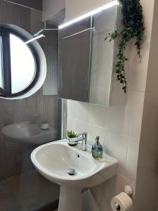 Ένα μπάνιο στο Luxury Studio