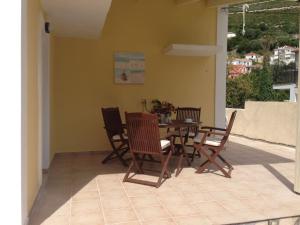 a patio with a table and chairs on a balcony at Villa Lucia in Lixouri