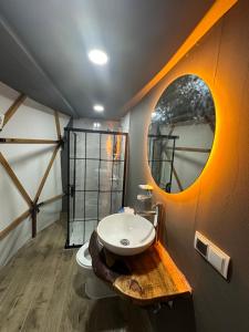 a bathroom with a sink and a mirror at Antikhouse Bungalow&Cafe in Akcaabat