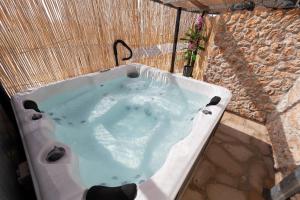 Fotografia z galérie ubytovania VILLA CASA JOLI in Oliva with private pool and stunning views v destinácii Oliva