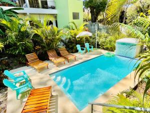 Πισίνα στο ή κοντά στο Tropical House in Nosara- 3 min walk to the beach