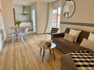 Posezení v ubytování CocoHomes Apartamento dos dormitorios La Sabina