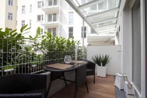 Svalir eða verönd á Sofie Apartments